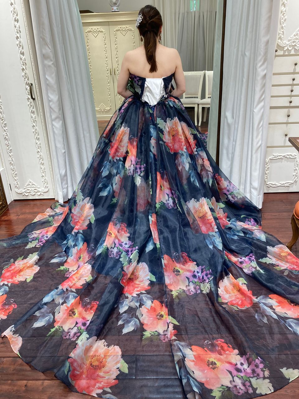 めちゃくちゃオシャレで華やかドレス