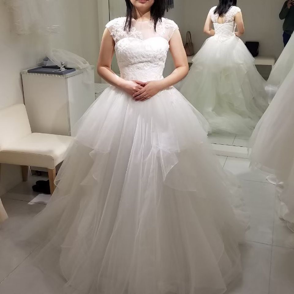 デコルテがでないデザイン