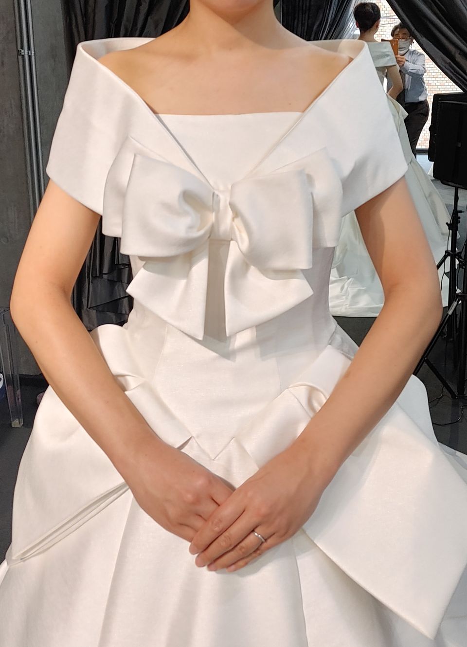 花嫁さんが一番美しくなるように設計されたエマリーエのドレス