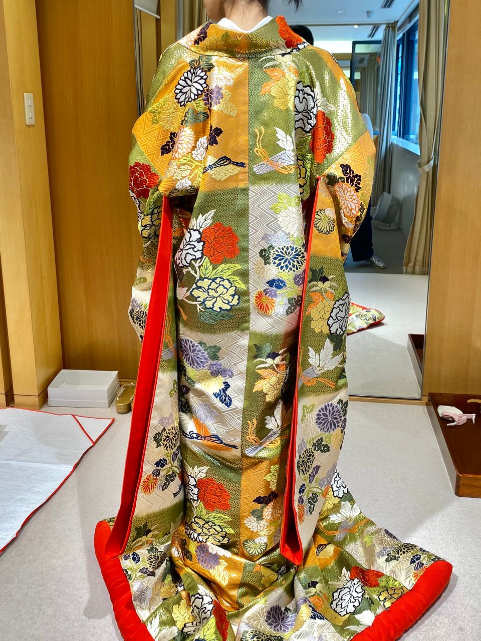 市松模様が珍しいグリーンとオレンジの色打掛