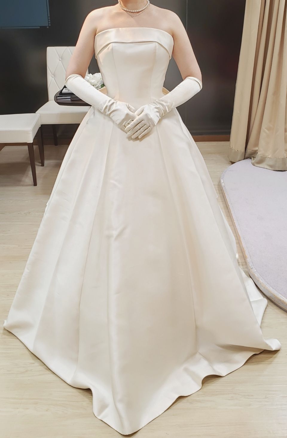 アレンジもできる上質でシンプルなドレス
