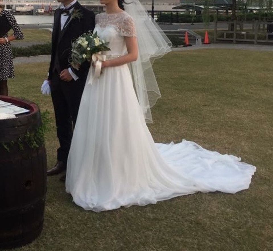 自分らしいドレスに出会えました。