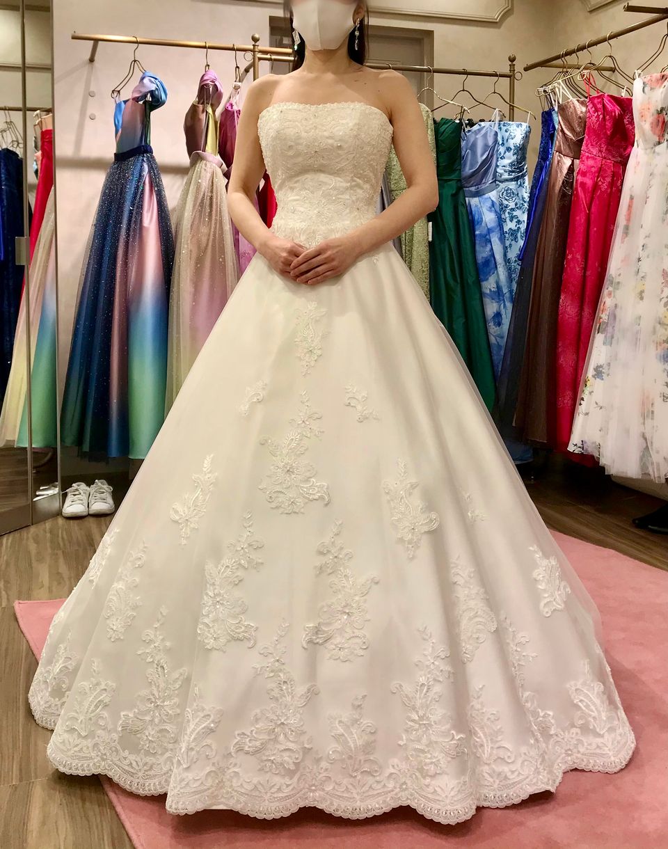 バックスタイルのレースがかわいいプリンセスライン