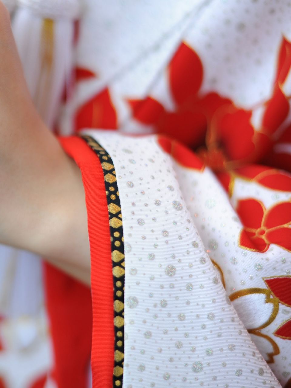 金銀紅白で結婚式二ふさわしい内掛