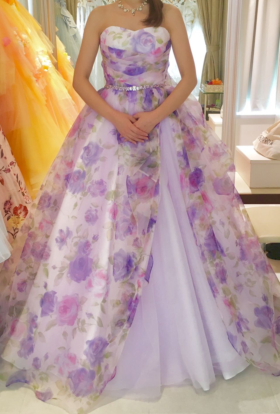 ふんわりパープル花柄のカラードレス