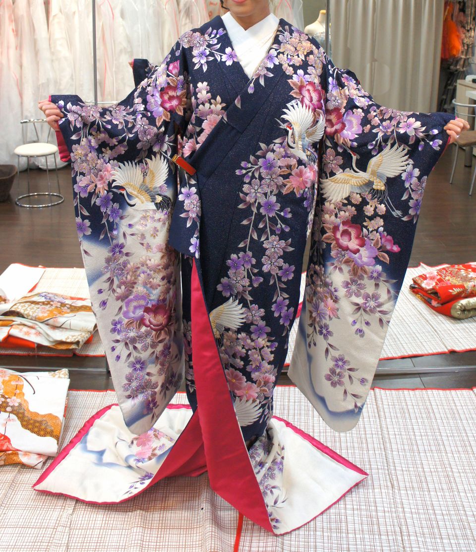 シルエットが美しい濃紺色打掛