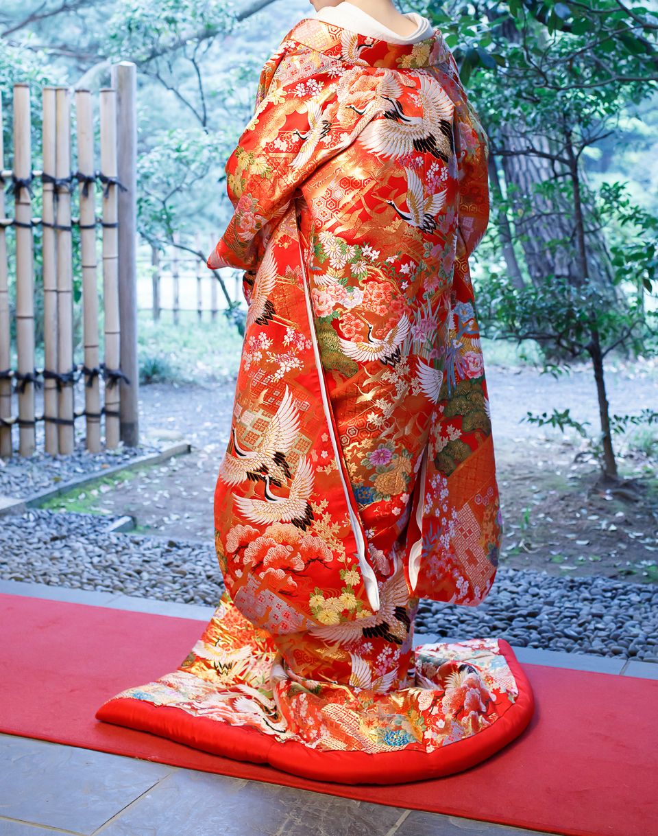 真っ赤で明るい鶴の色打掛