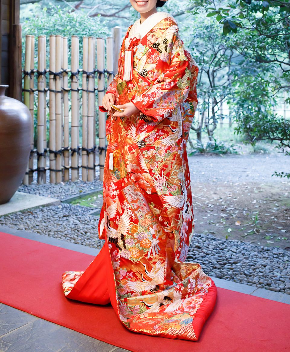 真っ赤で明るい鶴の色打掛
