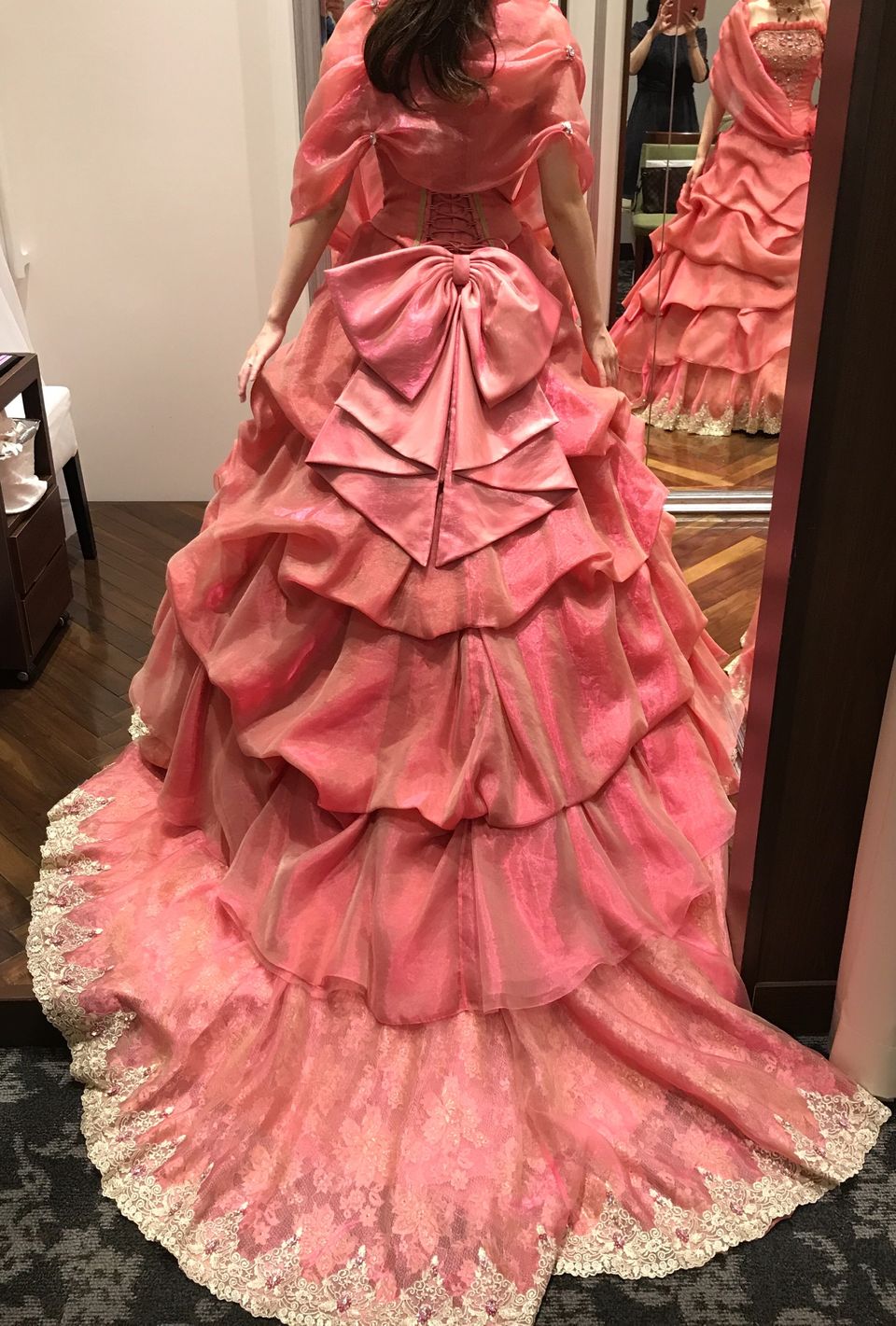 薔薇をモチーフにしたドレス