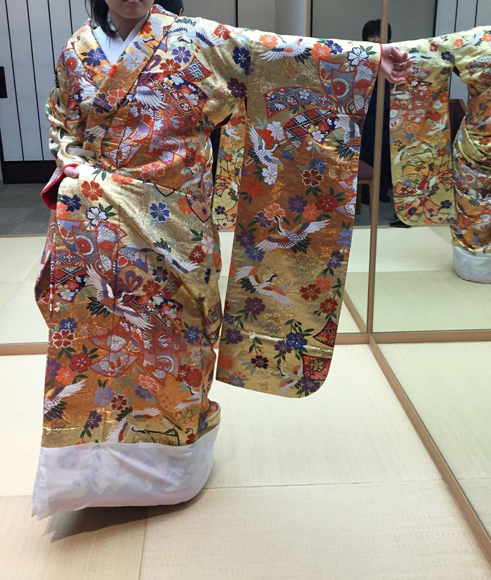 眩しいくらい派手やかな色打掛