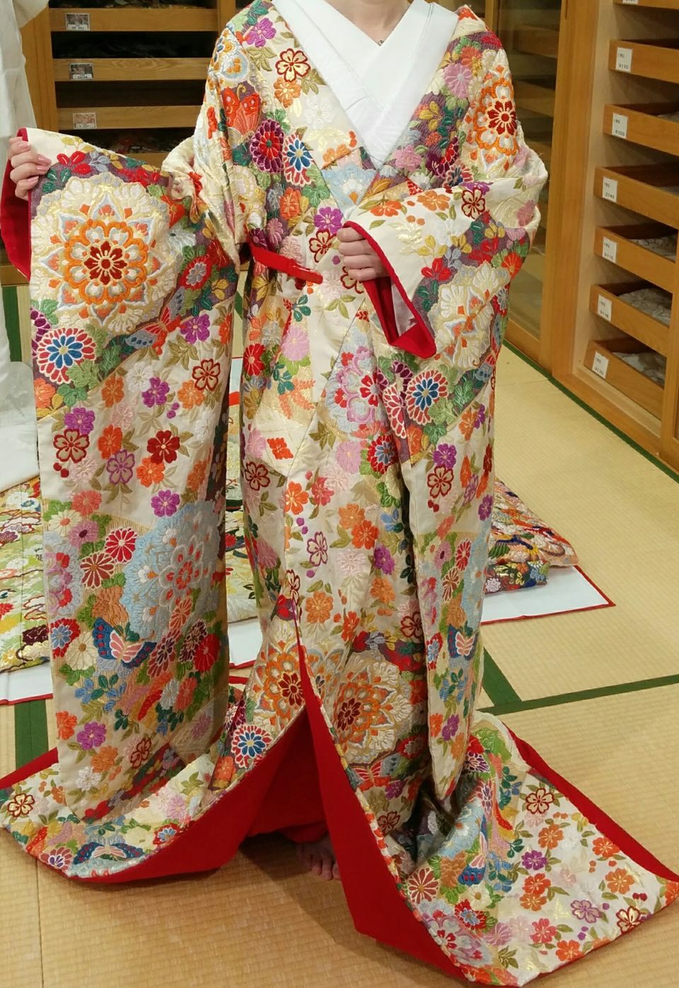 刺繍が立体的で上品です