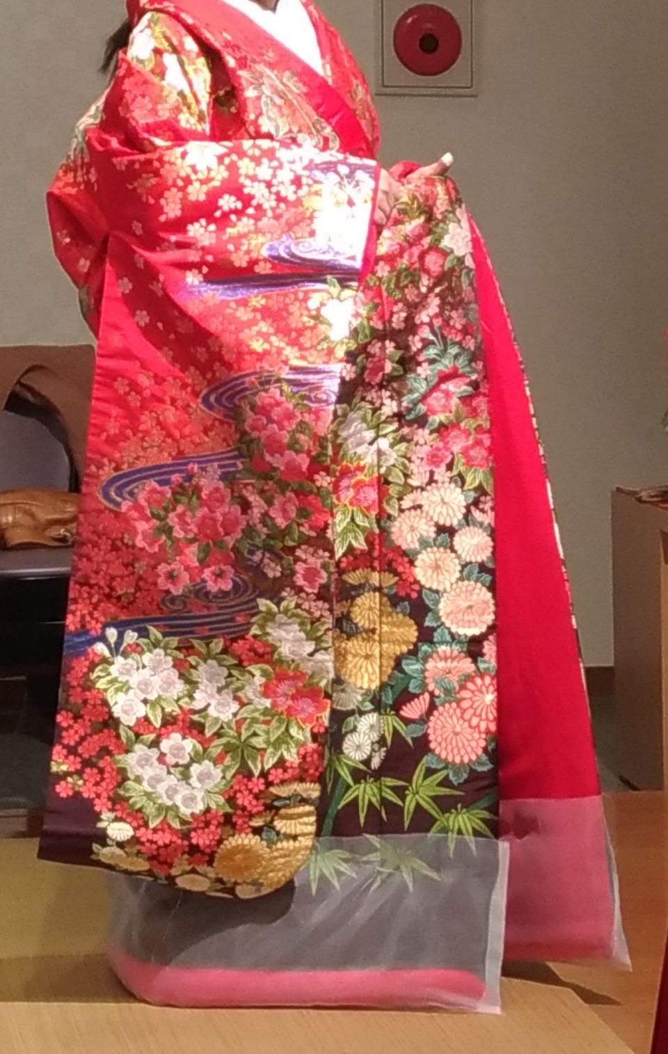 赤と黒の切り返し色打掛