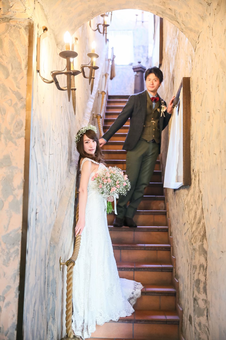 繊細なレース遣いに大胆な背中魅せスタイルが上品セクシー♡