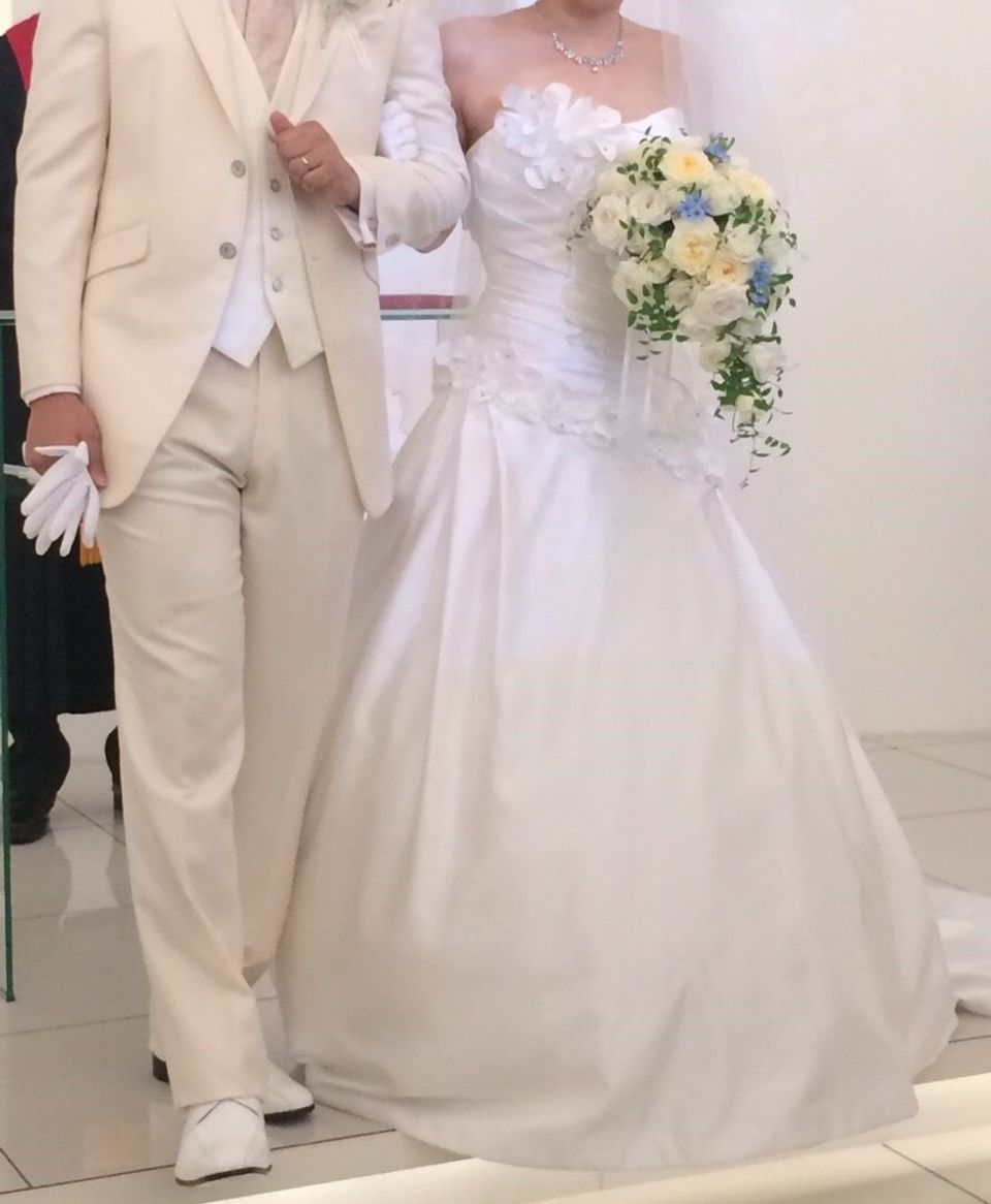 式場で映えるシンプルドレス