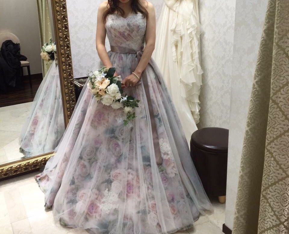 品のある花柄ドレスに一目惚れ！