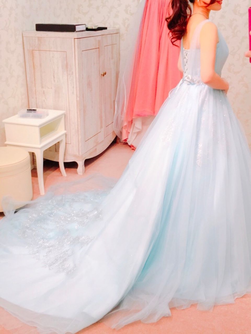 シンプル可愛い淡いブルーのドレス