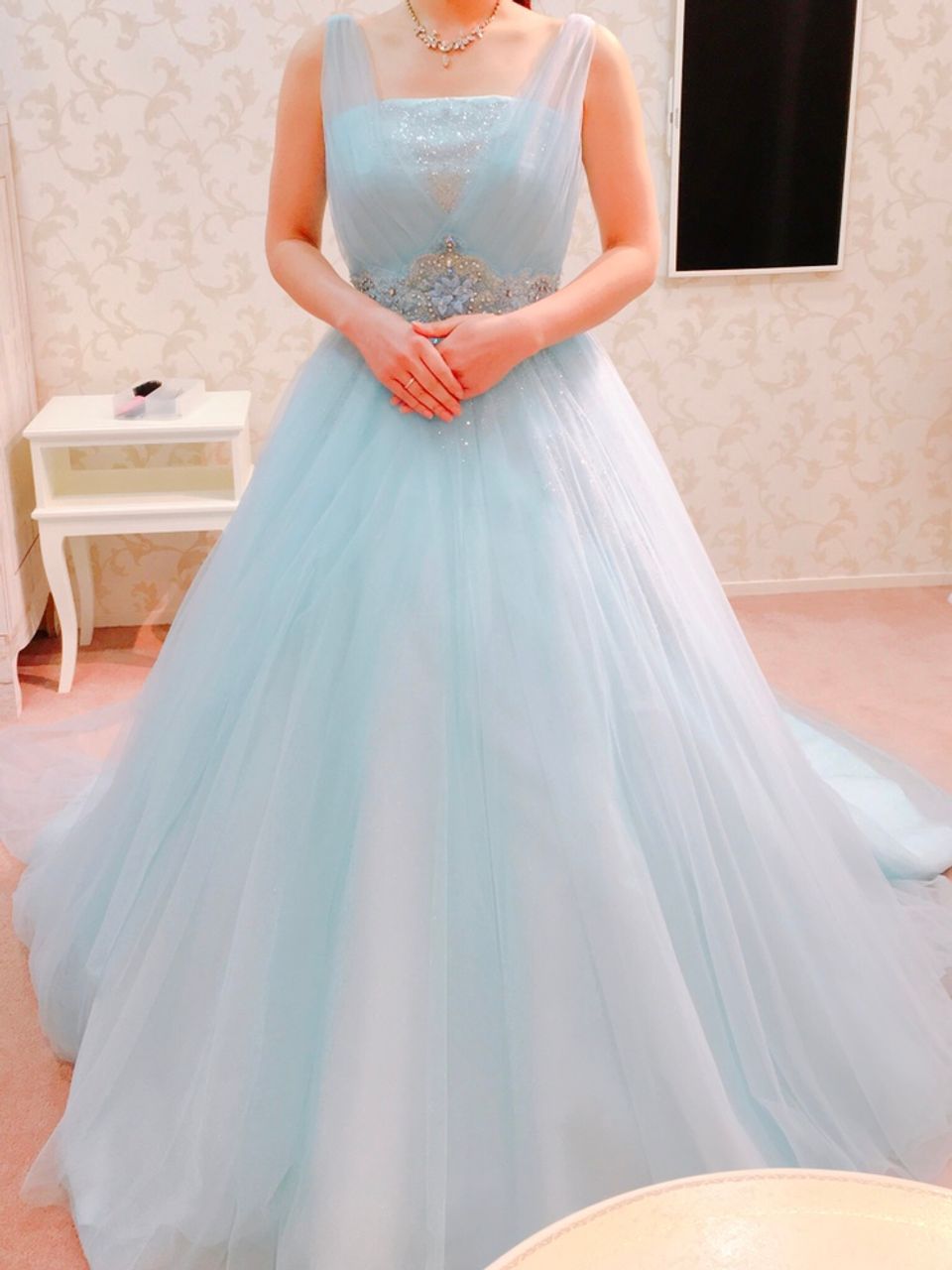 シンプル可愛い淡いブルーのドレス