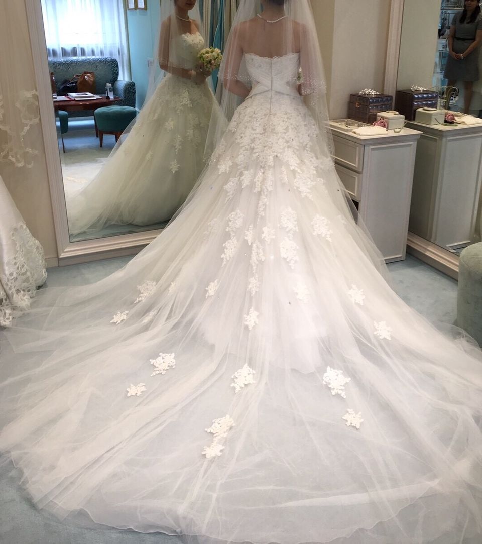 品のあるプリンセスなドレス