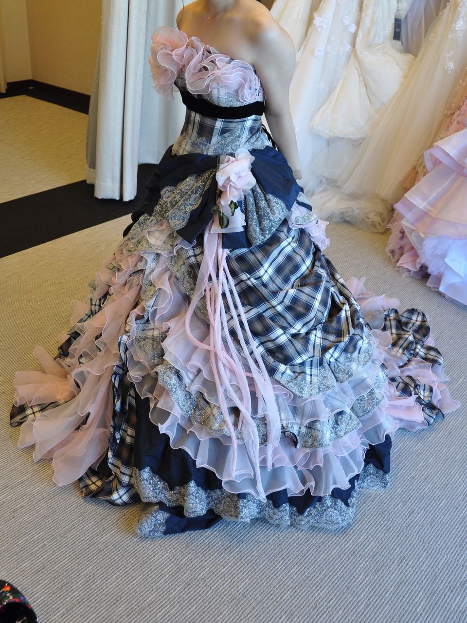 上戸彩デザインドレス