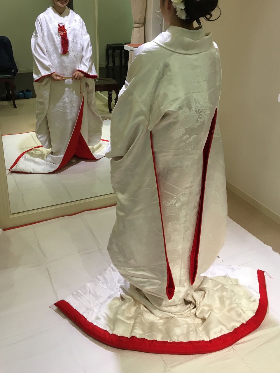 赤がポイントの白無垢