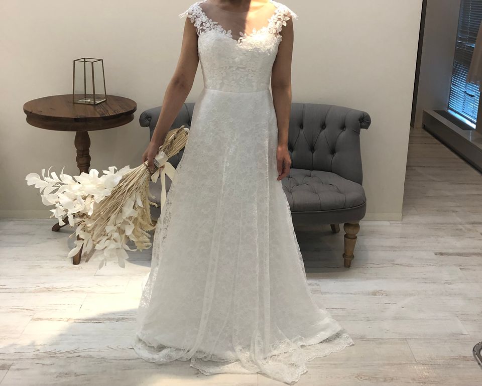 ナチュラルなオシャレ花柄ドレス