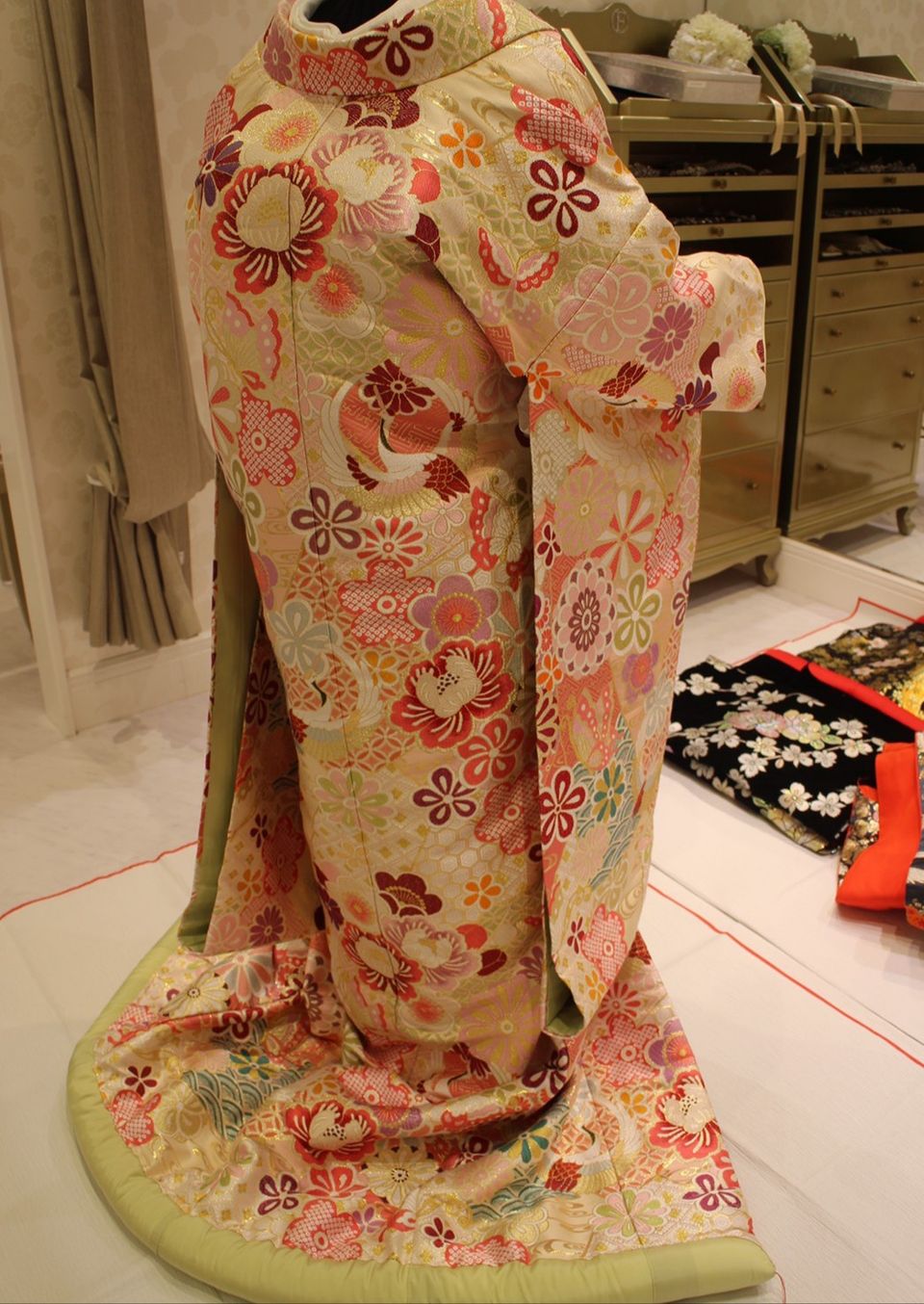 春満載の色打掛