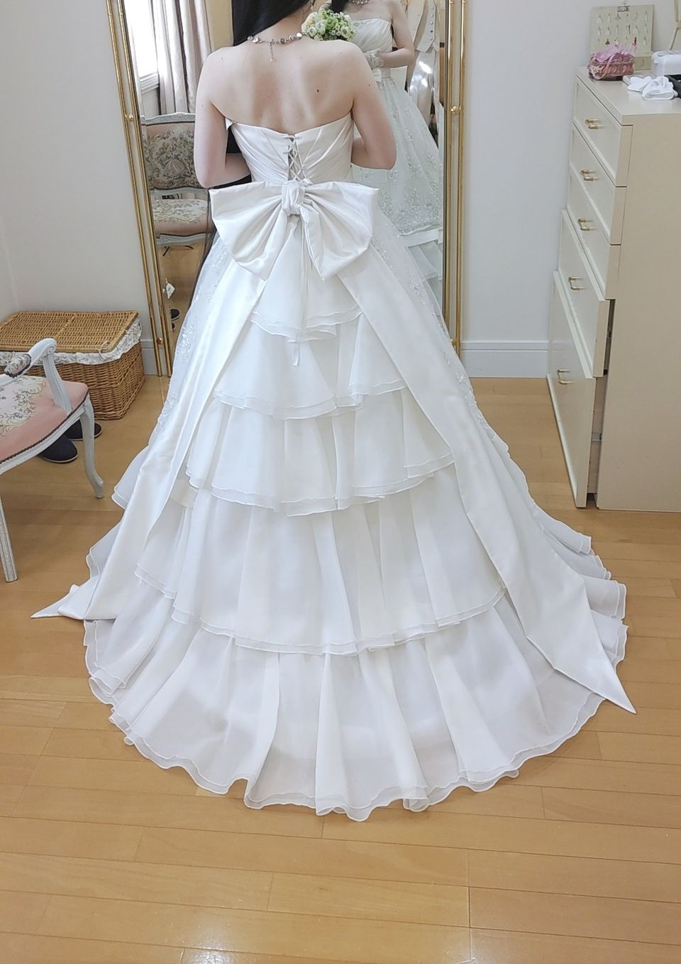 ベル型スカートのドレス