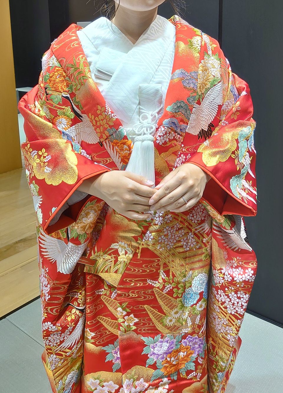 鶴が羽ばたく古典的な色打掛
