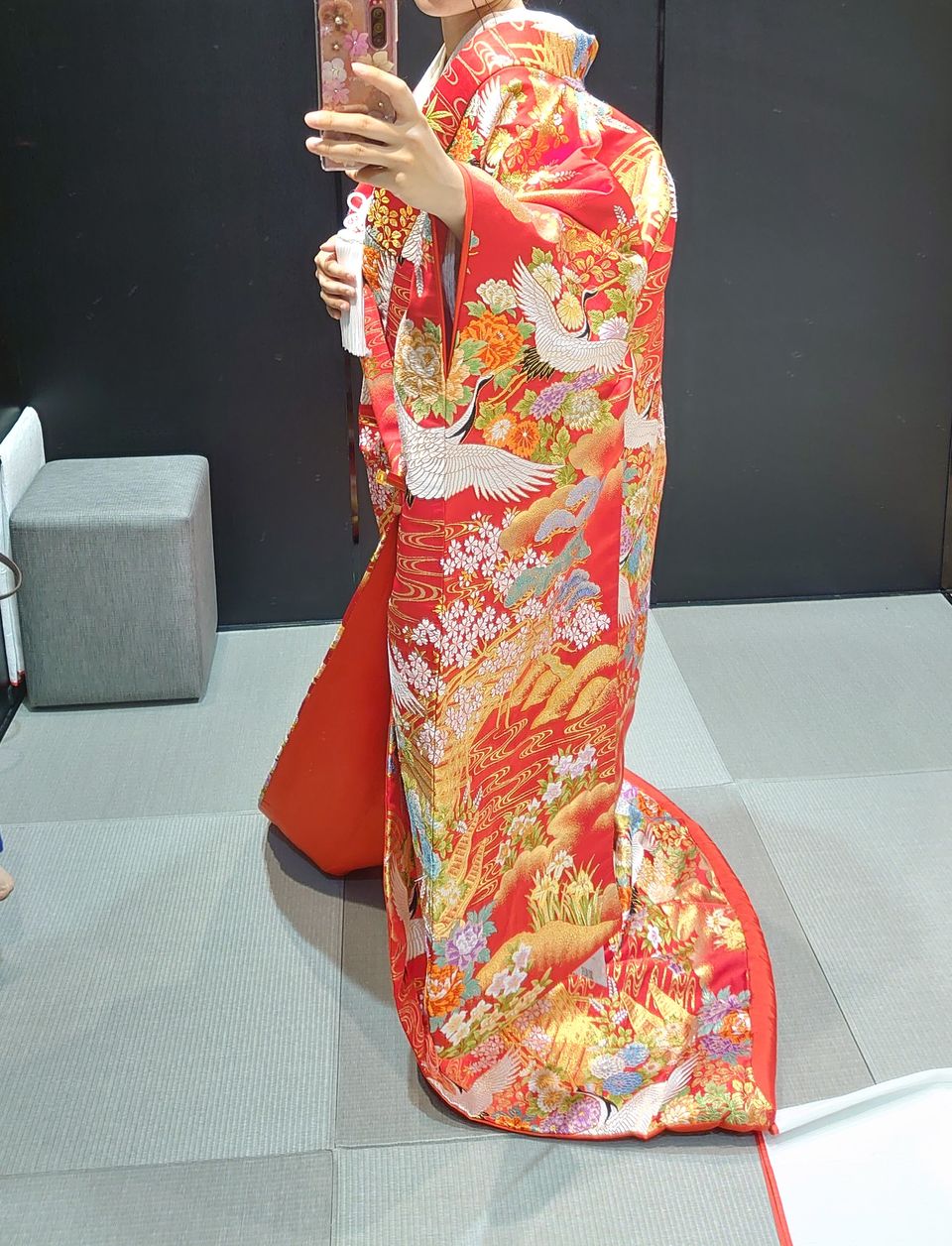 鶴が羽ばたく古典的な色打掛