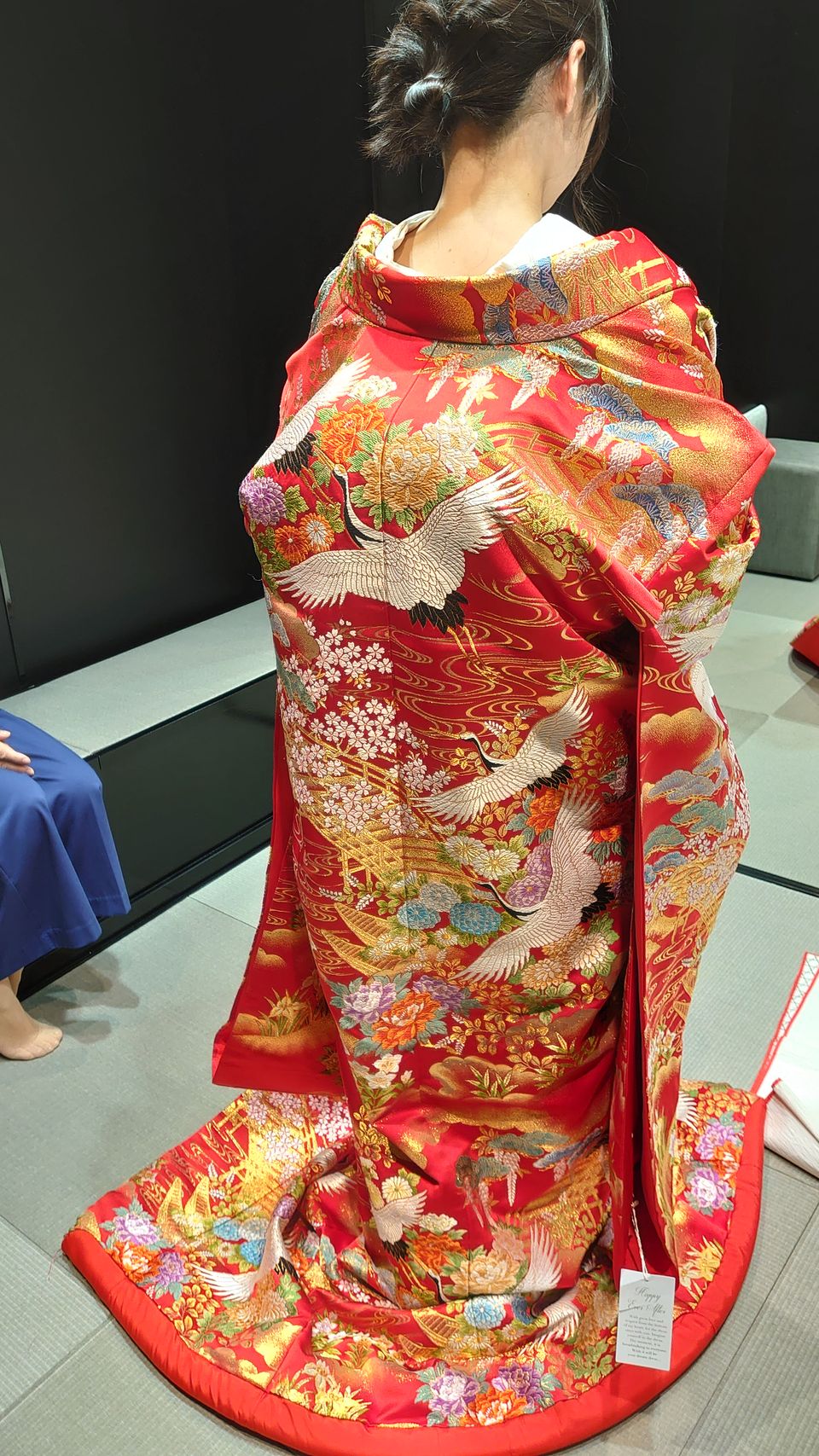 鶴が羽ばたく古典的な色打掛