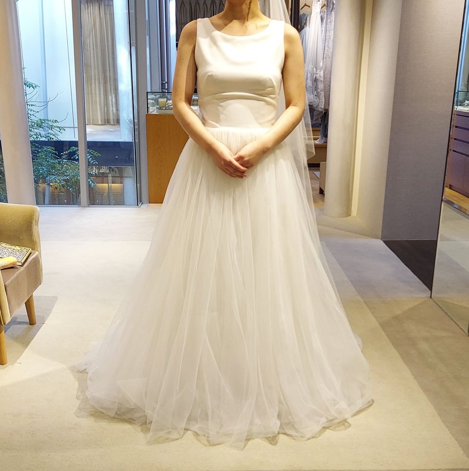 シンプルですっきりしたドレス