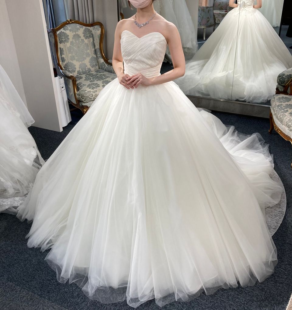 値下げ！近藤千尋さんデザインのウェディングドレス モデルの近藤千尋さんプロデュースの婚礼衣裳ブランド『CHIHIRO