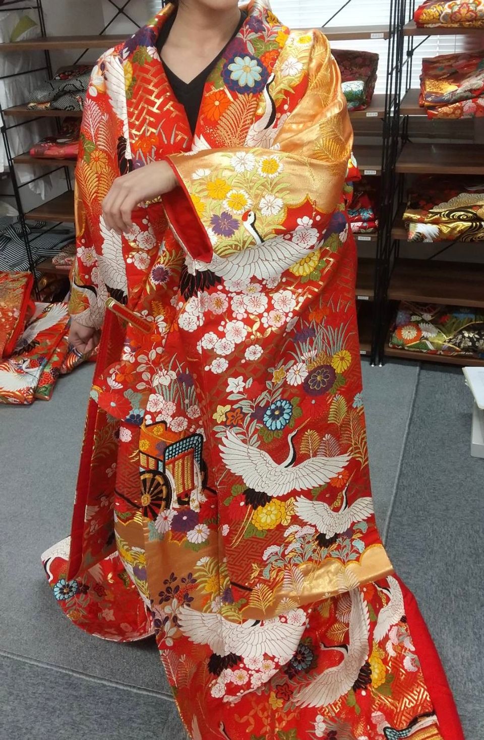 赤色で高級感のある色打ち掛け