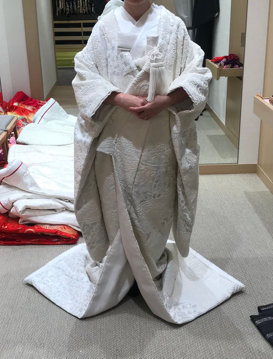 キラキラ輝くドレスのような白無垢