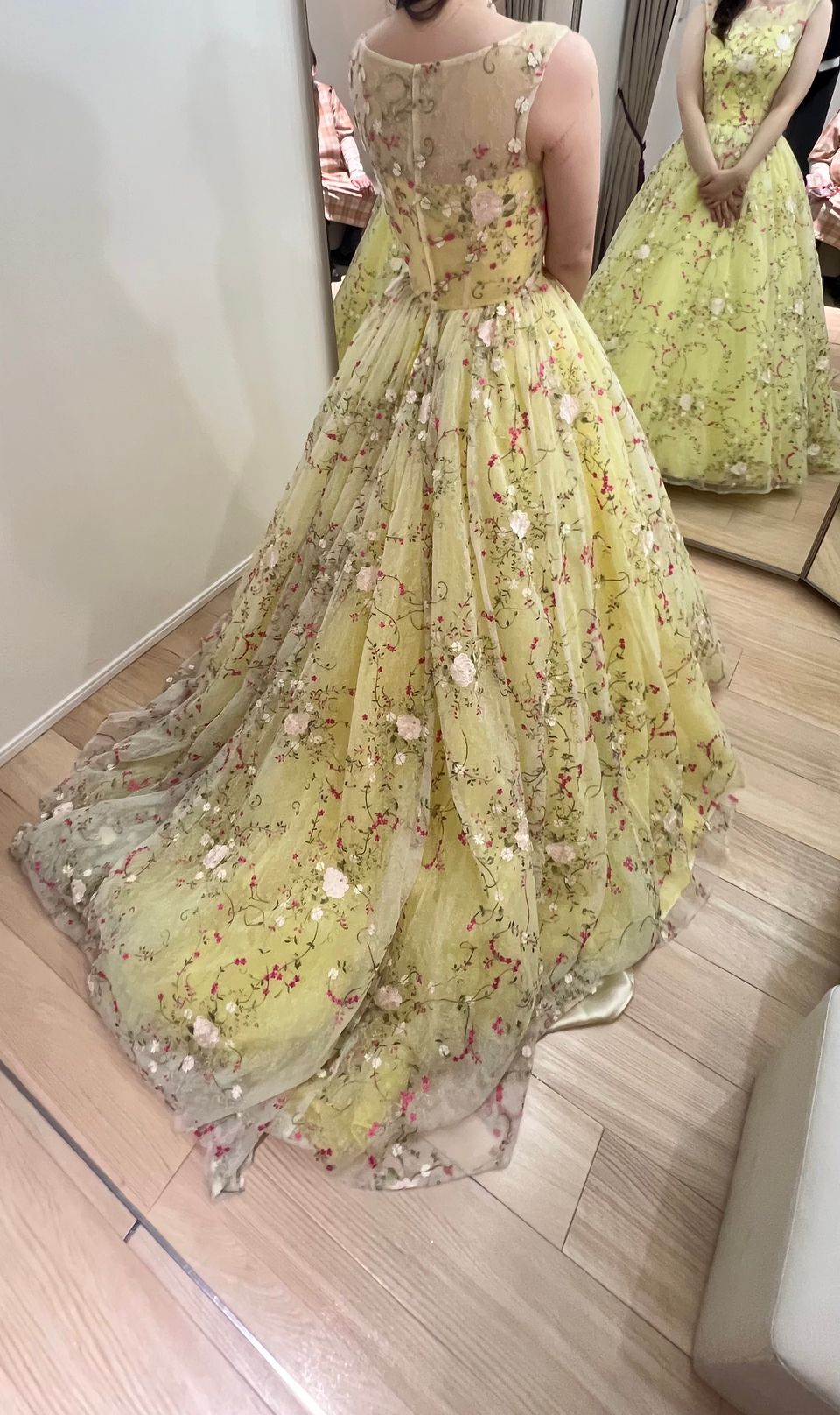 全体に入る刺繍が可愛い！ナチュラルな雰囲気です
