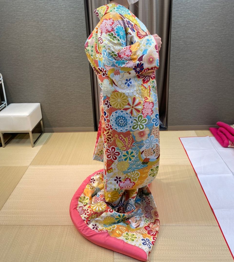 可愛く派手な色打ち掛け