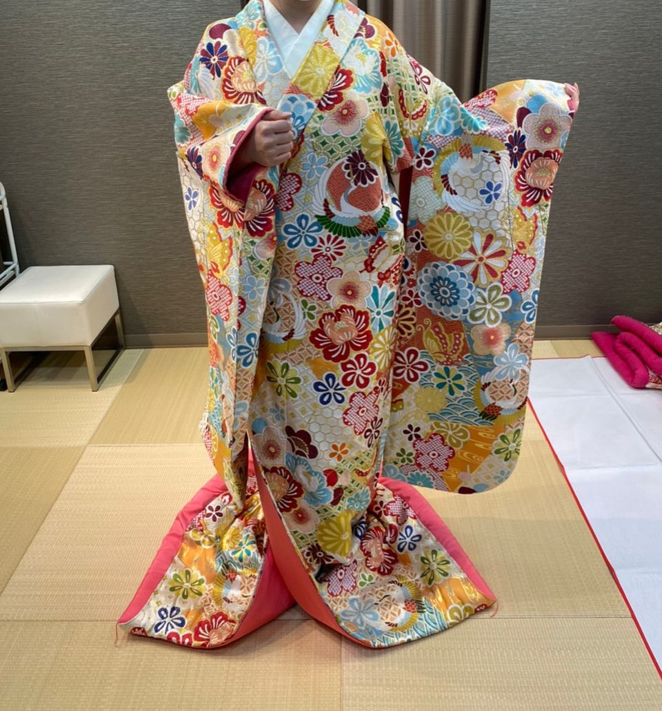 可愛く派手な色打ち掛け