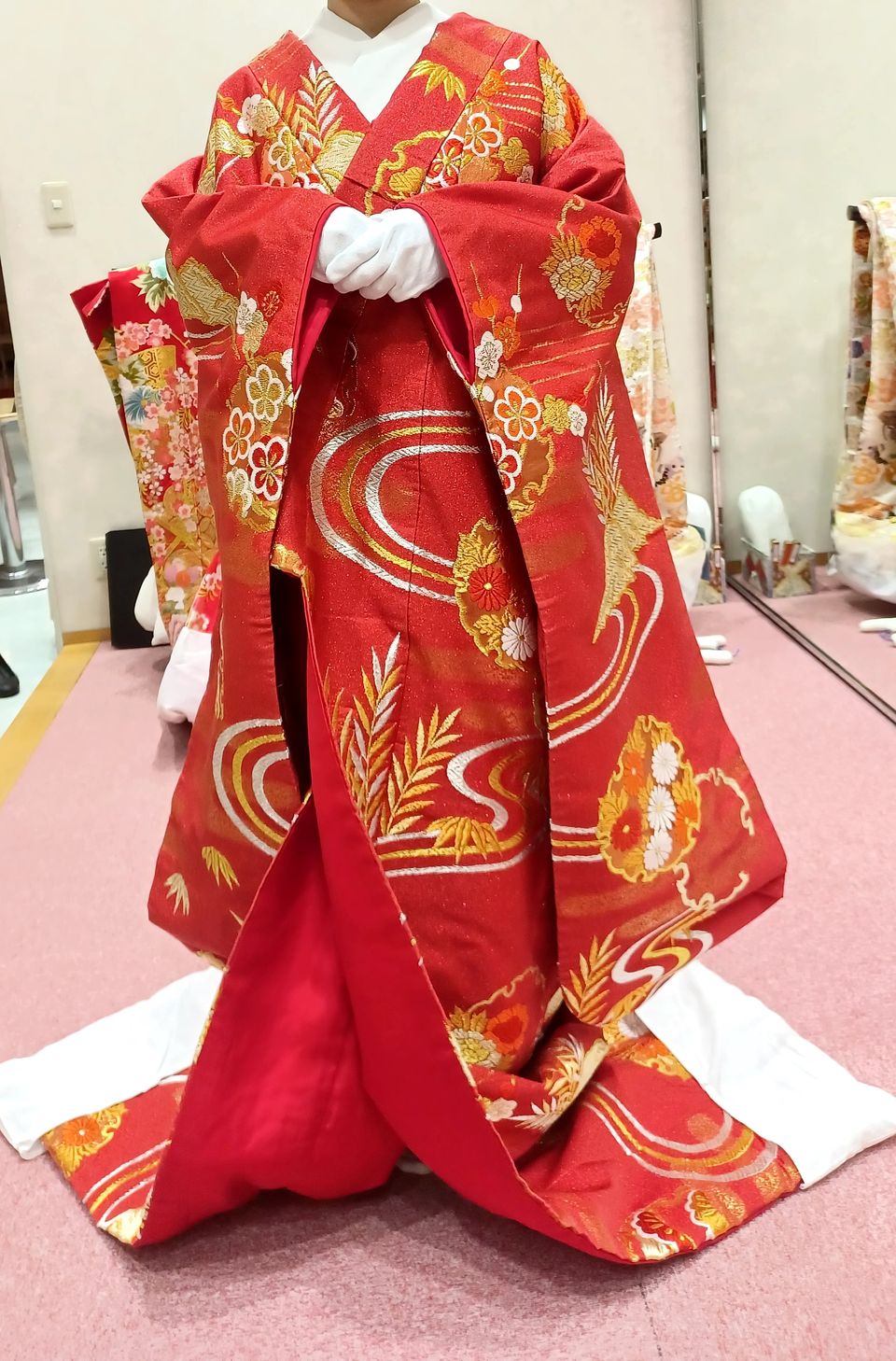 朱色のシンプルな色打掛