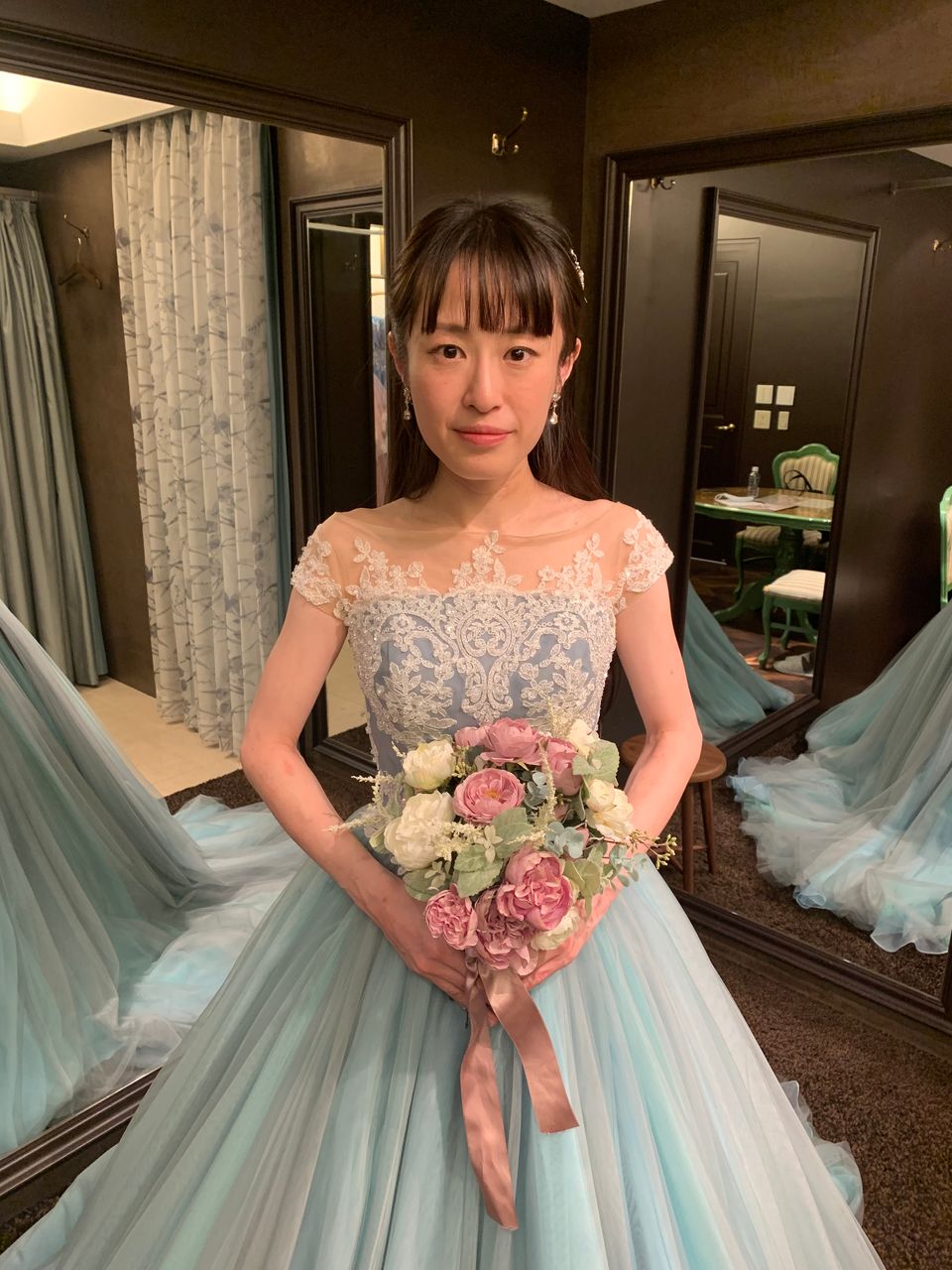大人可愛い春夏向きの爽やかカラードレス