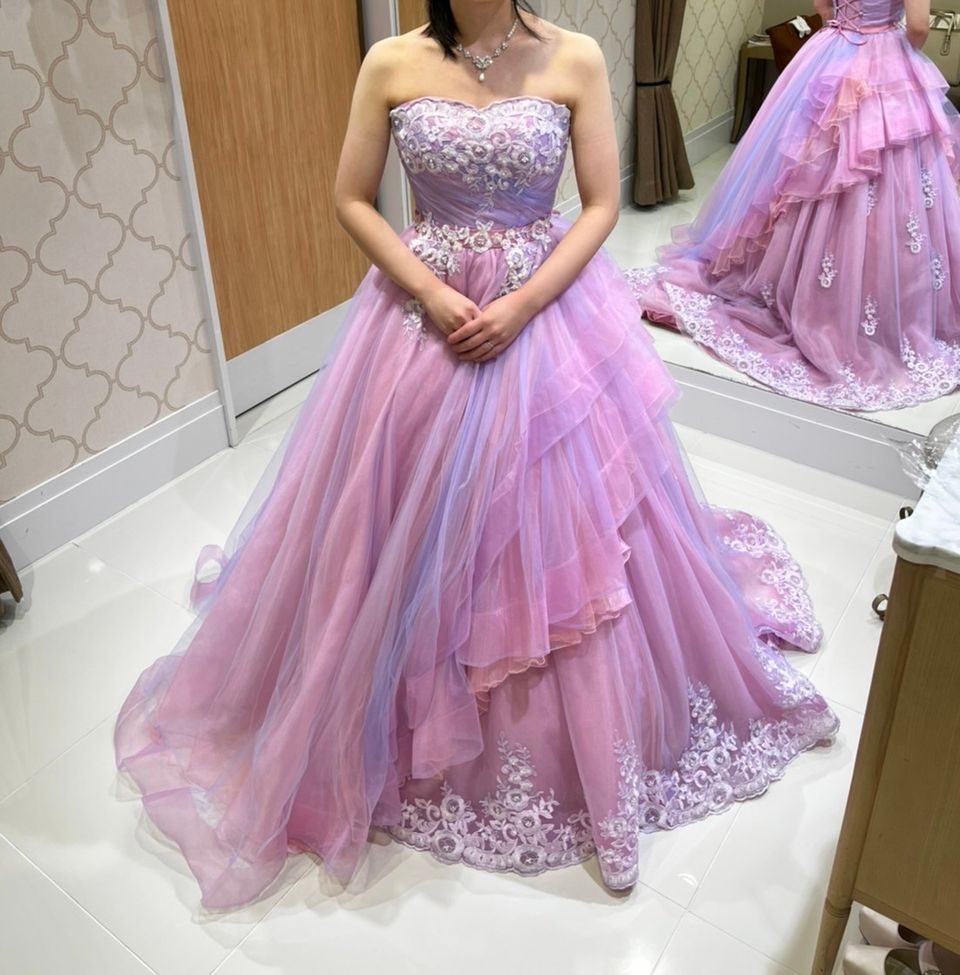 アシンメトリーが可愛いドレス
