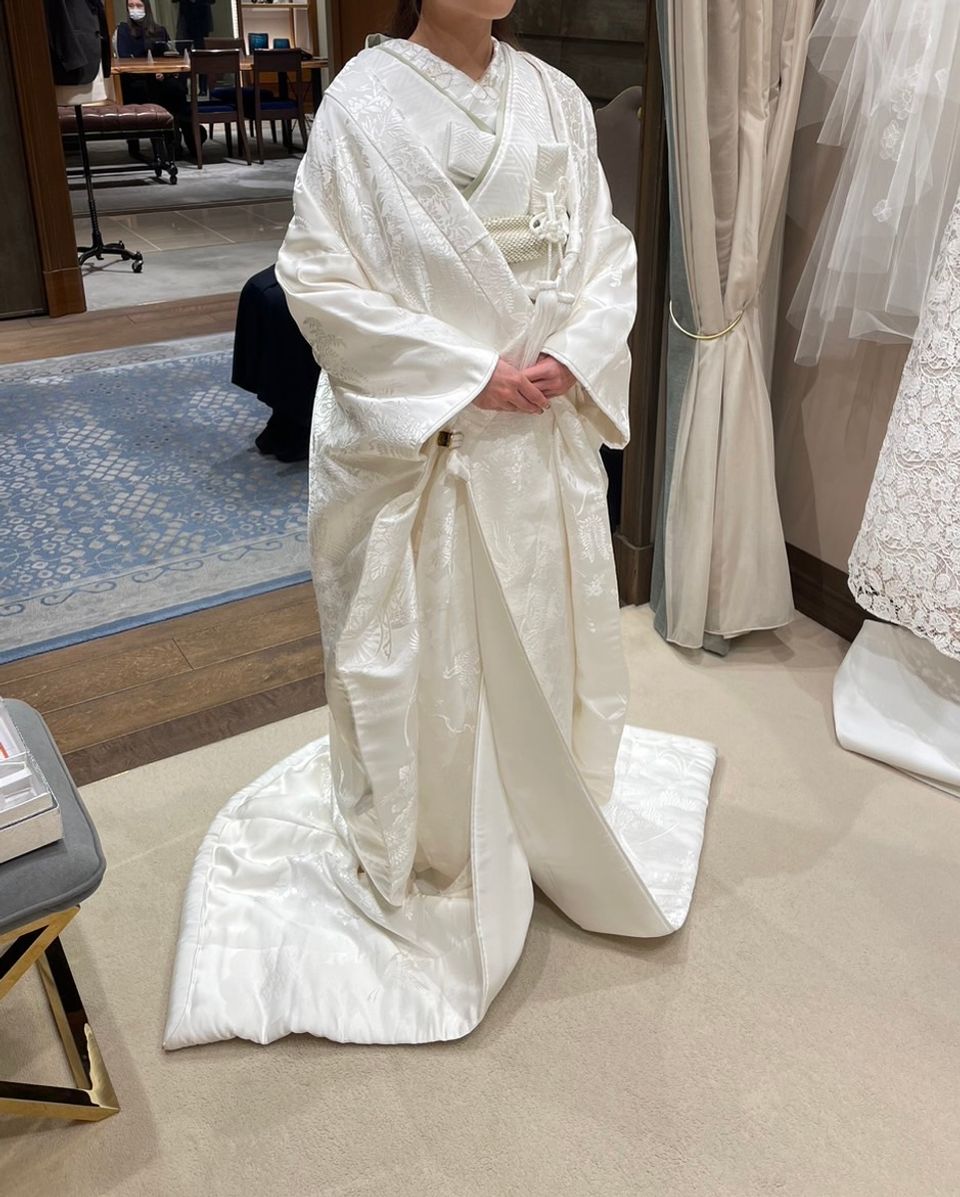 マットな質感の白無垢。折柄が上品