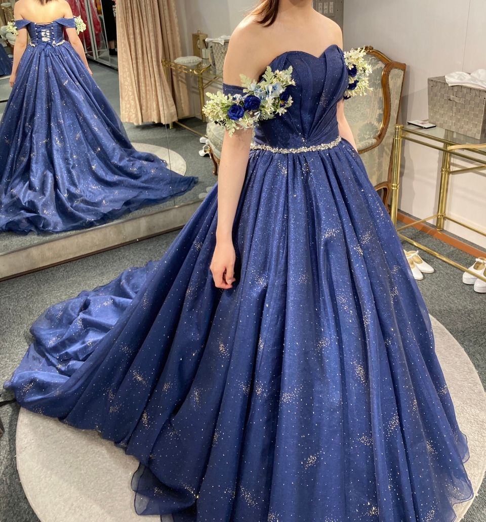 夜空模様のドレスとお花のオフショルダー