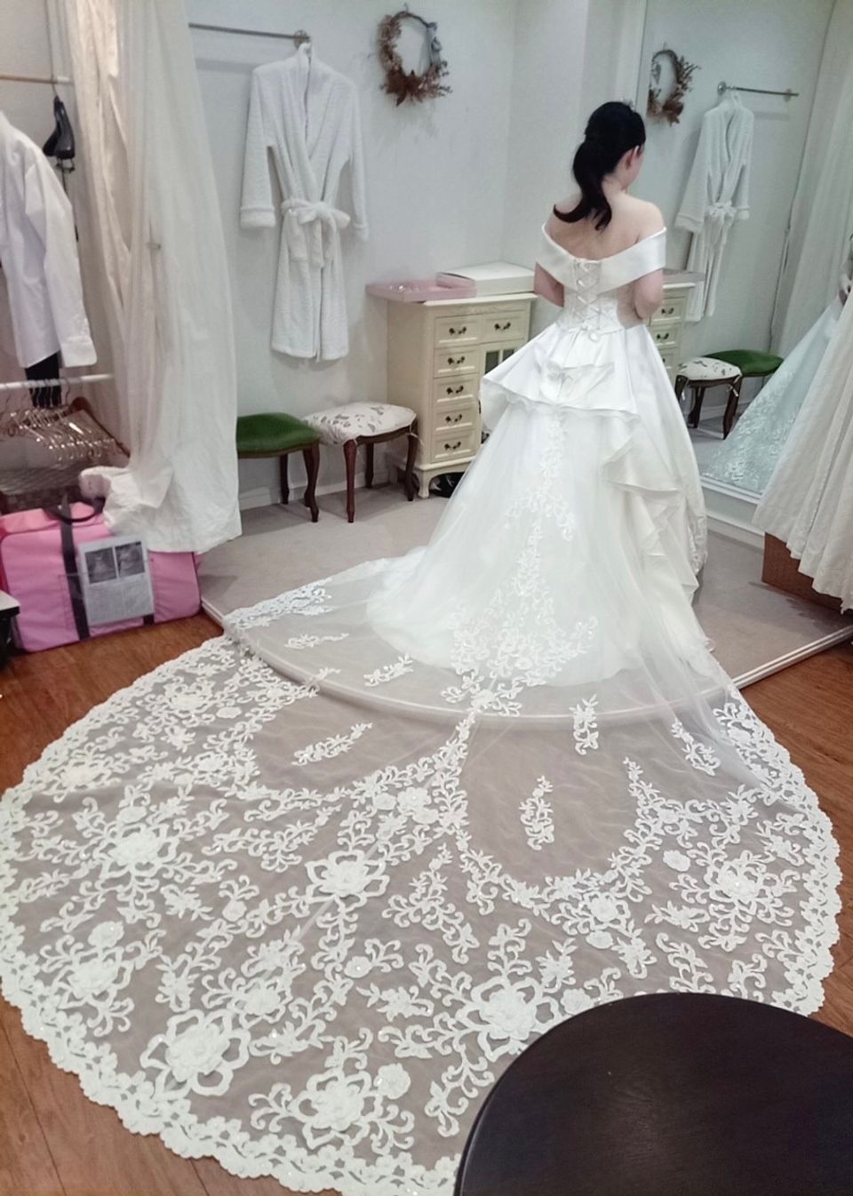 どの年代も着やすいドレス