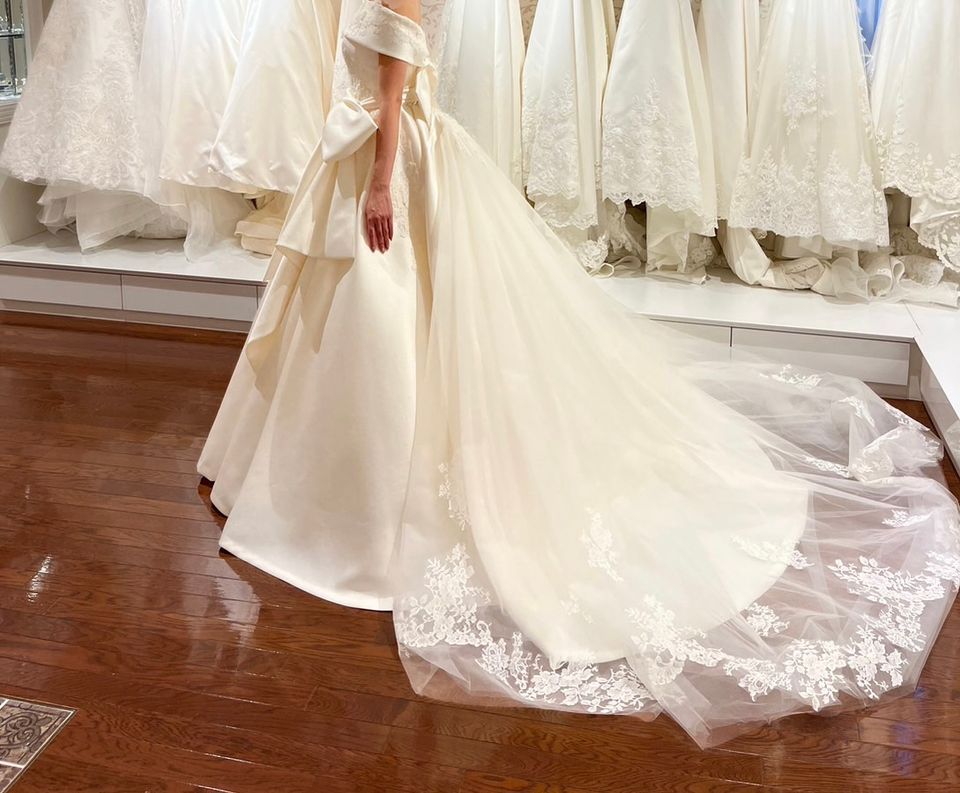 ホテル婚向け！ロイヤル感たっぷりのロールカラードレス。