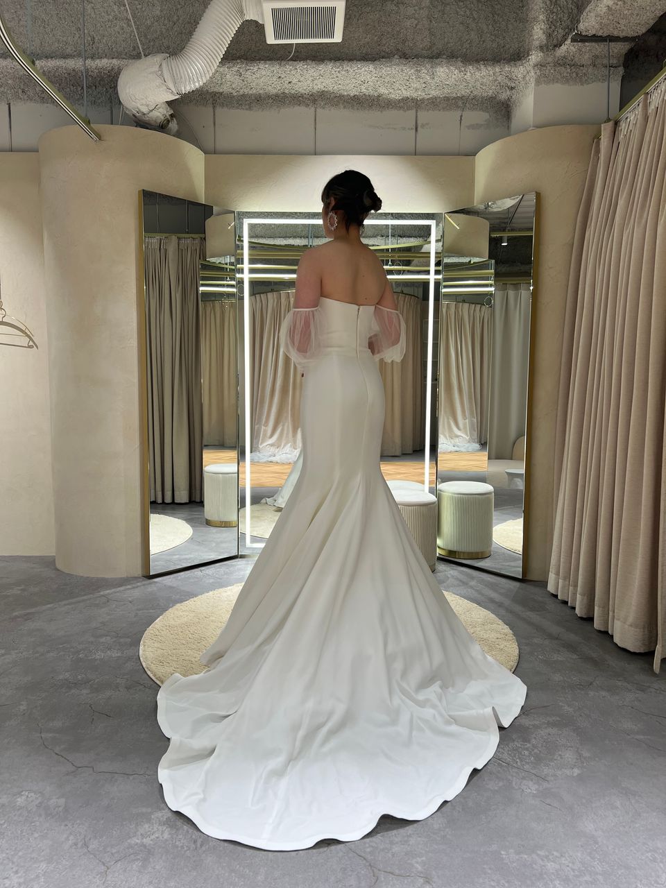 VeraWang Avaホワイト ヴェラウォン アヴァ。チュールの袖が