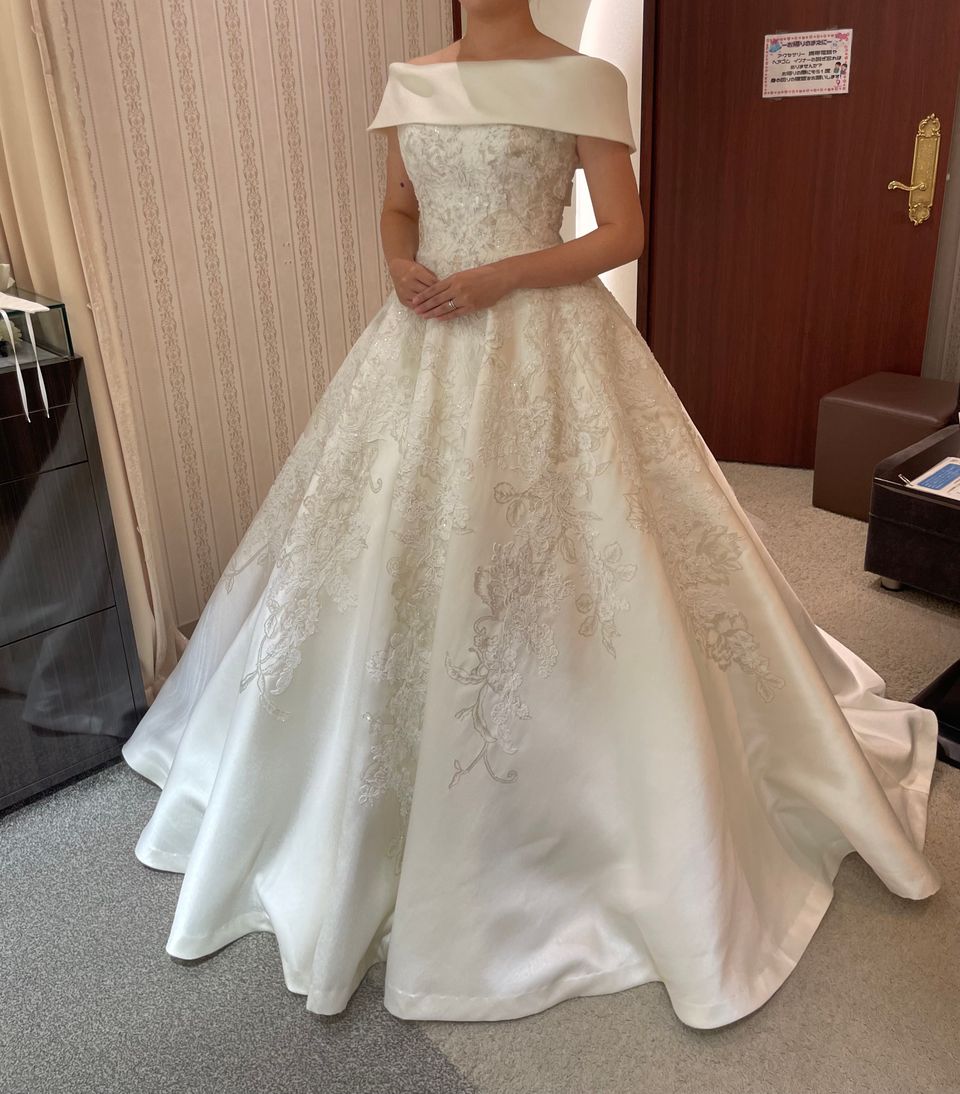 可愛すぎずシンプルすぎないドレス