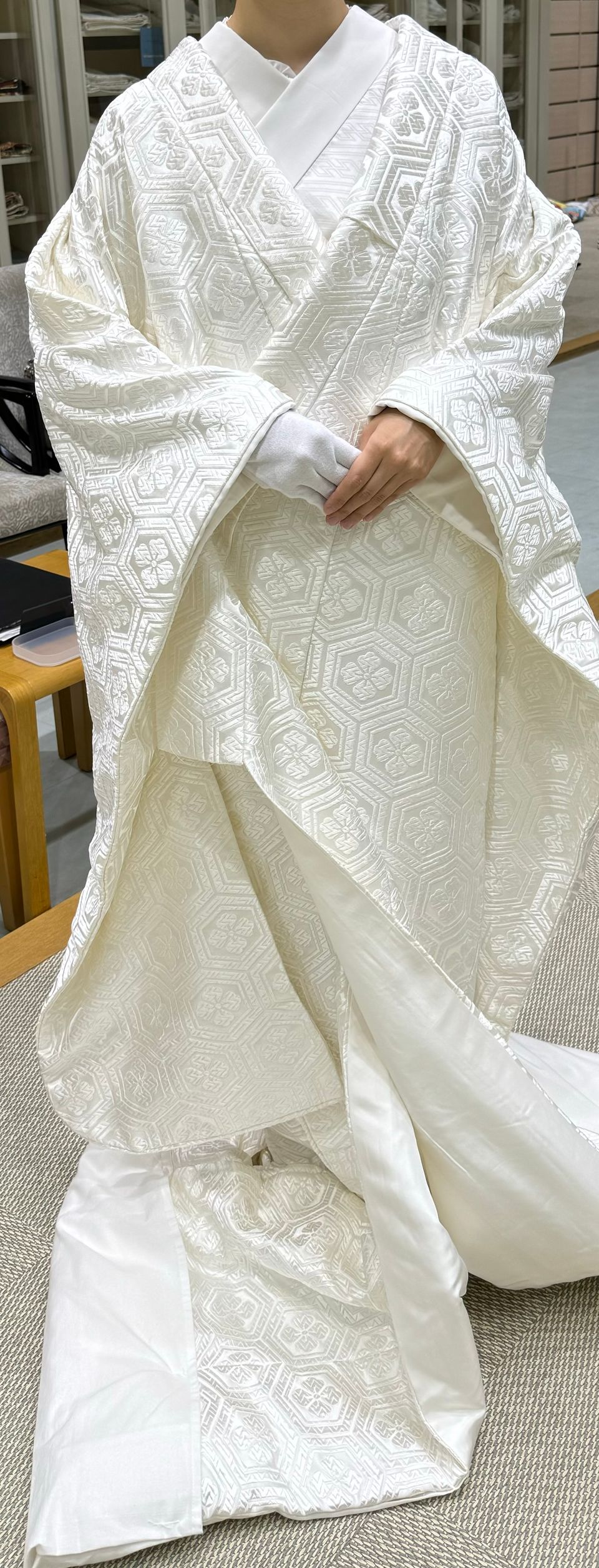 亀甲柄のキレイ系白無垢