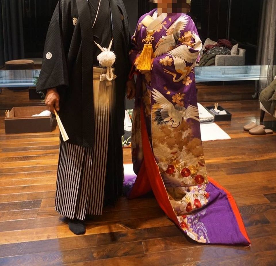 背面の鶴がインパクトある色打掛