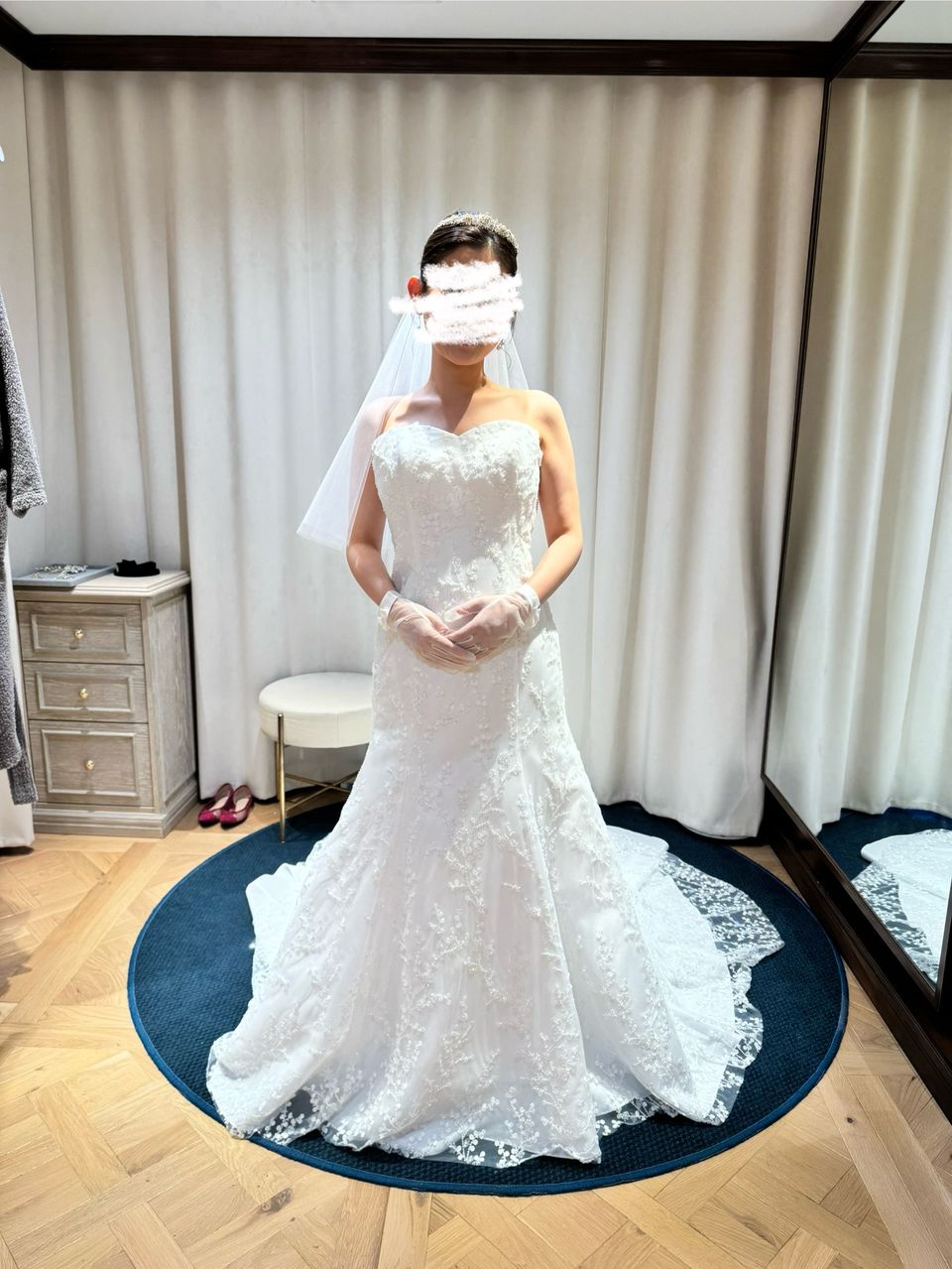 全身のビジューが華やかなマーメイド