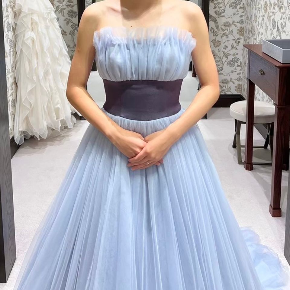 チュールのサンプルかつ可愛らしいドレス